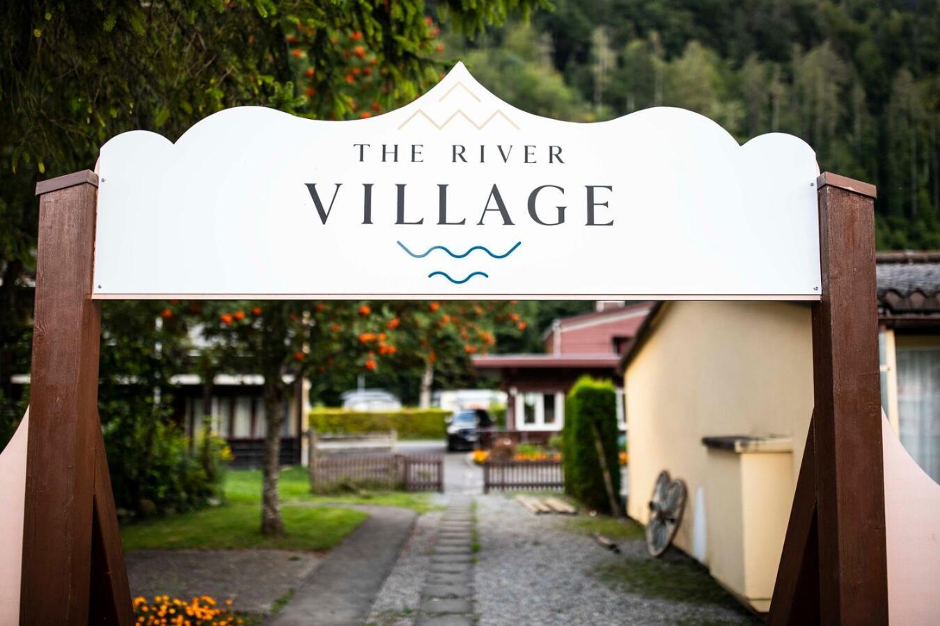 Hotel The River Village